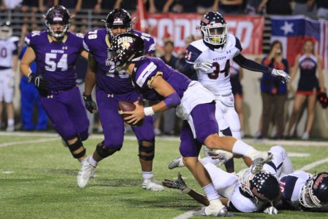 Landry Kinnie avoids Ryan defensive players during the game on ESPN.